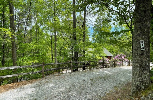 Franklin Cabin | Hot Tub-3 Kings-stunning VIEW - Dog Friendly, Wifi, Fire Pit, Garden, Games