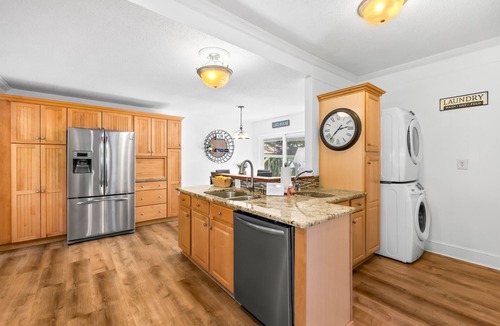 Mooresville House | Hot Tub, Amazing Sunsets, Sleeps 10, 4bd 4ba!