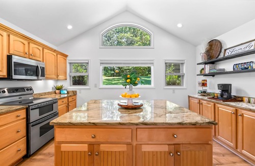 Mooresville House | Hot Tub, Amazing Sunsets, Sleeps 10, 4bd 4ba!