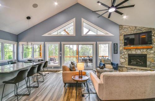 Hickory House | Hot Tub and Dock Lakefront Connelly Springs Escape