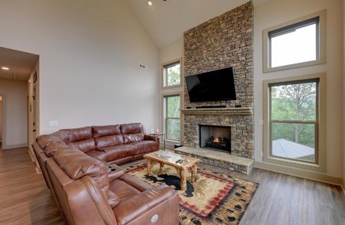 Franklin House | Hot Tub and Fire Pit Blue Ridge Mtn Cabin!