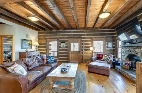 Franklin House | Hot Tub and Fire Pit Secluded Gem in Franklin