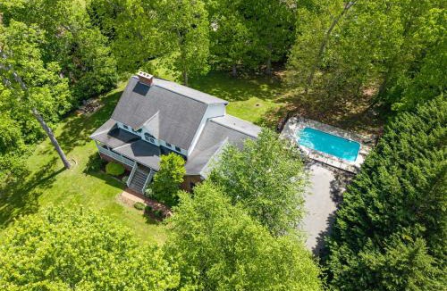 Leicester House | Hot Tub and Mountain Views just 15 min to Downtown Asheville!