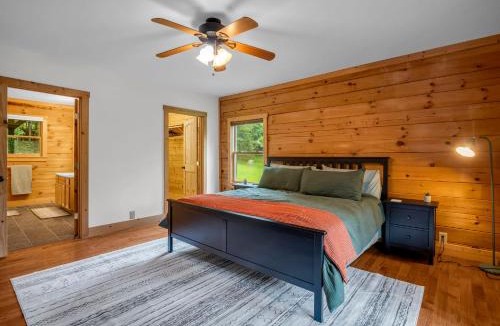 Vein Mountain House | Hot Tub - Cabin Retreat -Firepit - Lake Lure - Chimney Rock