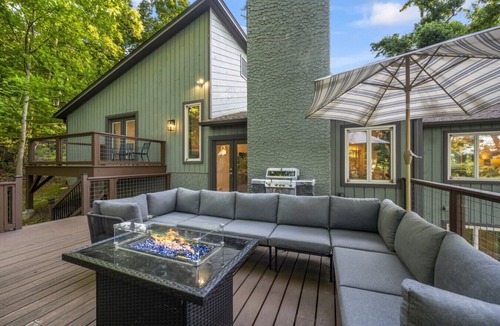 Weaverville House | Hot Tub, Cold Plunge, Sauna, Fire Table & Theater
