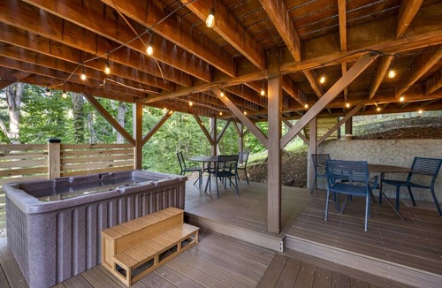 Weaverville House | Hot Tub, Cold Plunge, Sauna, Fire Table & Theater