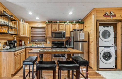 Whittier Cabin | Hot Tub! Dog friendly w/View. Near WCU, Casino