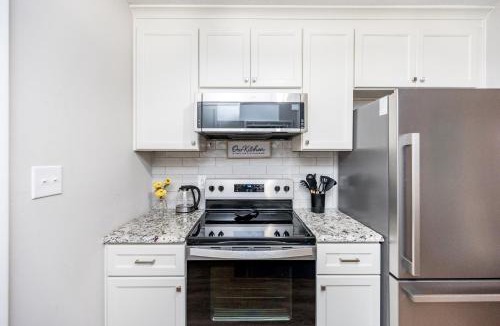 Southeast Raleigh House | Hot Tub Fire Pit 4BR Oasis