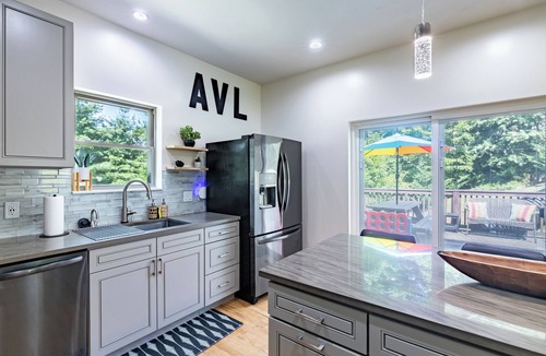 Asheville House | Hot Tub, Fire Pit, Mountain Views, 10min to AVL | Modern Escape by Avanstay
