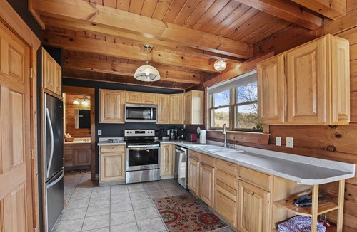 Laurel Lakes Cabin | Hot Tub & Fire Pit, Quiet Retreat