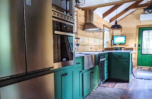 Scaly Mountain Cabin | Hot Tub⁘Fire Pit⁘Grill⁘Heated Patio · Near Waterfalls, Vineyard, Zipline, Trails