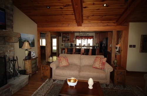 Jefferson Cabin | Hot Tub + Fireplace = The Perfect Sept Getaway @ The Ponderosa