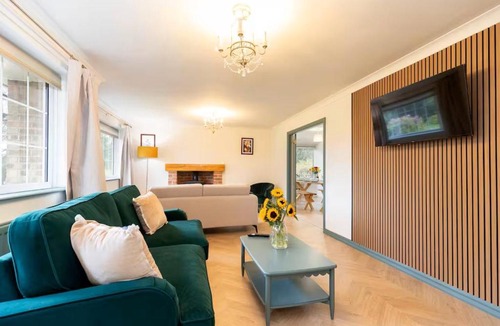 Darlington House | Hot Tub Free Parking 5 Bedroom Large Space