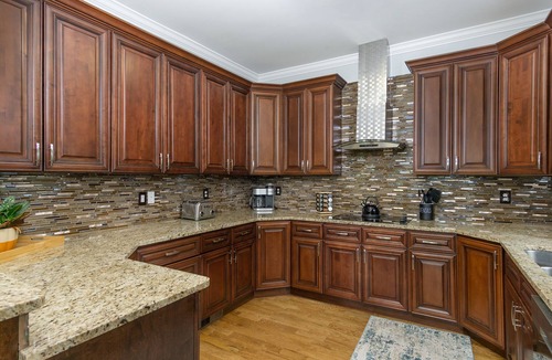 Mars Hill House | Hot Tub, Game Room ✯ 20 min to Downtown Asheville! One Mile to Mars Hill University!