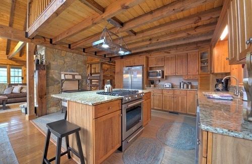 Burnsville Cabin | Hot Tub, Game Room & Valley Views + Biltmore Pass | Peaceful Mountain Lodge