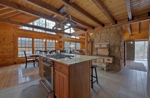 Burnsville Cabin | Hot Tub, Game Room & Valley Views + Biltmore Pass | Peaceful Mountain Lodge