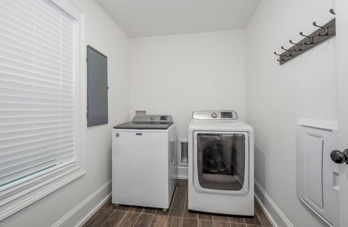 Derita - Statesville House | ★HOT TUB in UPTOWN w/KING BED ♥ KARAOKE & GAMES★