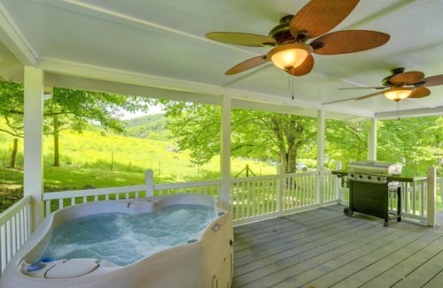 Mars Hill House | Hot Tub & Mtn Views: Marshall Cottage!