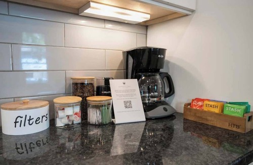 Inglewood House | Hot Tub Oasis|Arcade + Patio|Near Broadway|Parking