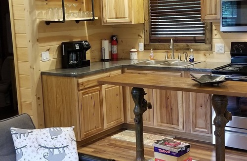 Whittier Cabin | Hot Tub! Sleeps 5! Dog friendly w/View. Near WCU, Casino, Rafting, Tubing.