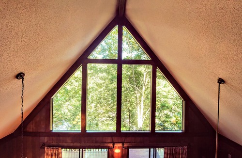 Almond House | HOT TUB, Swimming/Fishing Lake, Mountain ViewsnnThe Happy Appalachian