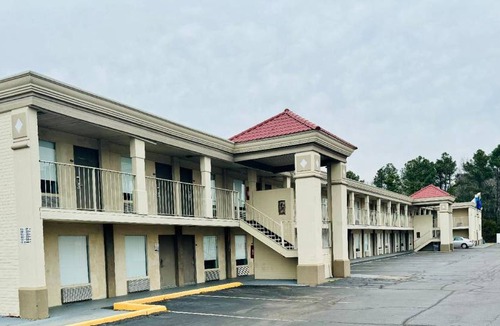 Lumberton Hotel | Hotel ∙ 127 guests