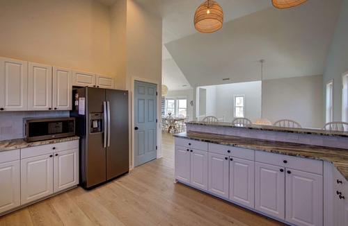 Wind Over Waves House | Hotter Otter-6 beds-private pool/hot tub-stunning sunsets-kid/pet friendly!