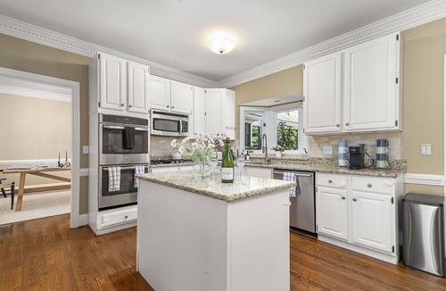 Greensboro House | HotTub, FirePit, Basketball, 15 Min To Sedgefield