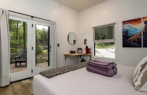 Balsam Grove House | House ∙ 1 bedroom ∙ 2 guests