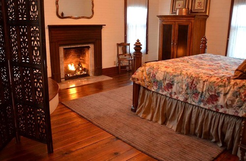 Weaverville House | House ∙ 1 bedroom ∙ 17 guests