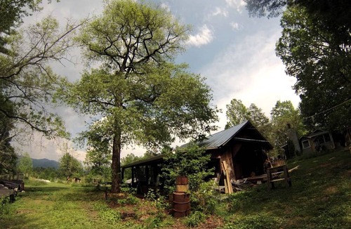 Weaverville House | House ∙ 1 bedroom ∙ 2 guests