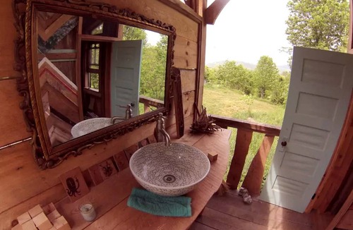 Weaverville House | House ∙ 1 bedroom ∙ 2 guests