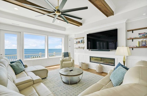 Oak Island House | House ∙ 13 bedrooms ∙ 38 guests
