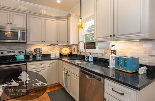 Black Mountain House | House ∙ 2 bedrooms ∙ 4 guests