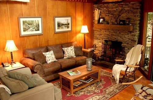 Burnsville House | House ∙ 2 bedrooms ∙ 6 guests