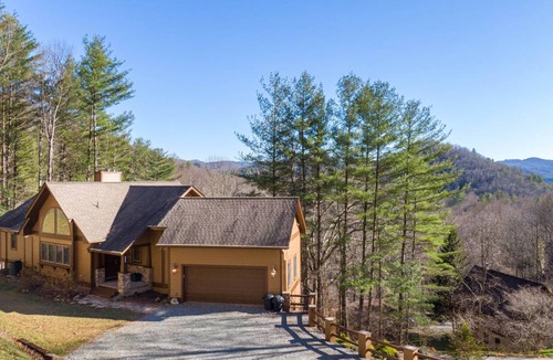 Sugar Grove House | House ∙ 3 bedrooms ∙ 8 guests