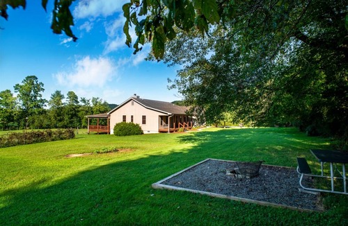 Brevard House | House ∙ 3 bedrooms ∙ 6 guests