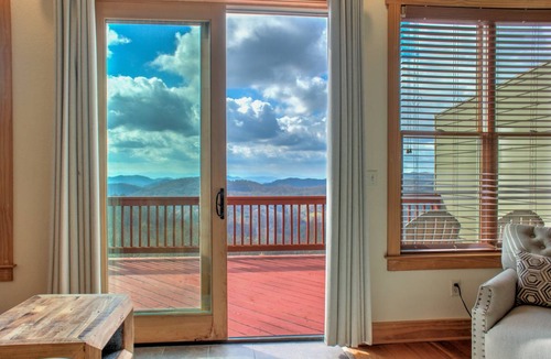 Wolf Laurel House | House ∙ 3 bedrooms ∙ 10 guests