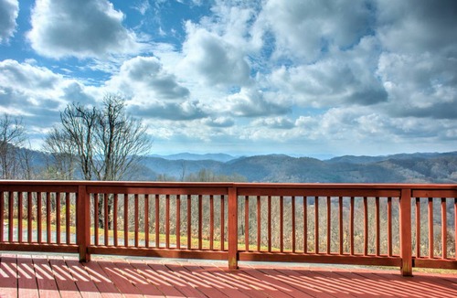Wolf Laurel House | House ∙ 3 bedrooms ∙ 10 guests