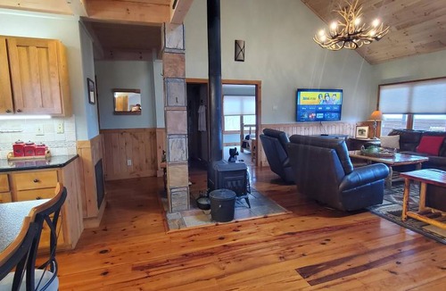West Jefferson House | House ∙ 4 bedrooms ∙ 11 guests