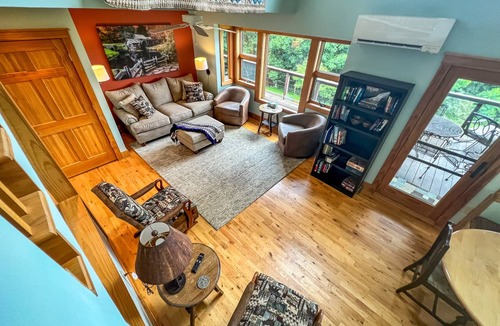 Warrensville House | House ∙ 4 bedrooms ∙ 14 guests