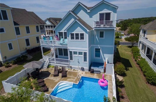 Corolla House | House ∙ 4 bedrooms ∙ 10 guests