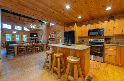 Lake Lure House | House ∙ 4 bedrooms ∙ 12 guests