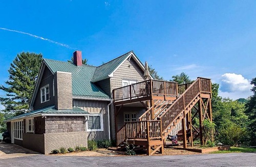 West Jefferson House | House ∙ 5 bedrooms ∙ 12 guests