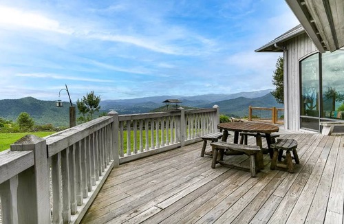 Hayesville House | House ∙ 5 bedrooms ∙ 12 guests