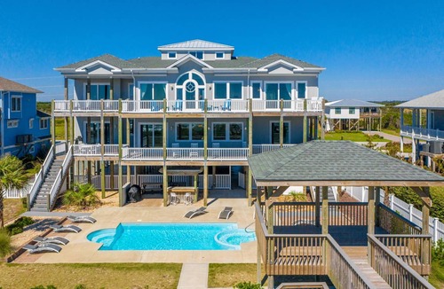North Topsail Beach House | House ∙ 8 bedrooms ∙ 26 guests