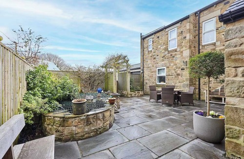 Newcastle-upon-Tyne House | House Sleeps 10 with Parking and Garden