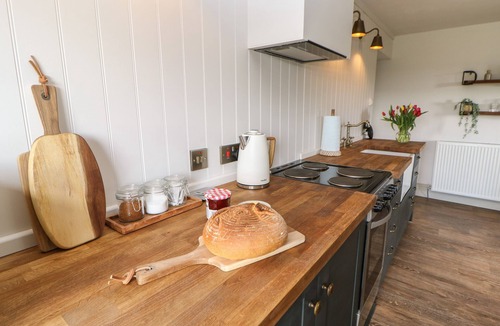 Middleton in Teesdale Cottage | HUDEWAY VIEW, pet friendly, with open fire in Middleton-In-Teesdale