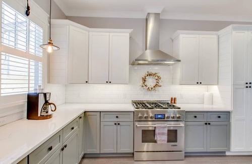 Historic Waverly House | HUGE 4 BEDROOM PLUS BONUS RM! Perfect for large groups.