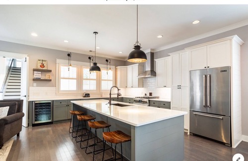 Historic Waverly House | HUGE 4 BEDROOM PLUS BONUS RM! Perfect for large groups.